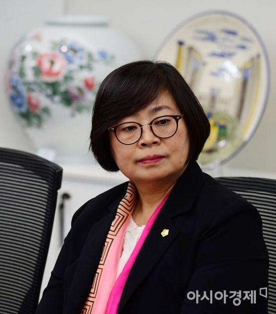 [포토]이명숙 국방부 성범죄 특별대책 TF장, 성희롱 근절 간담회 참석