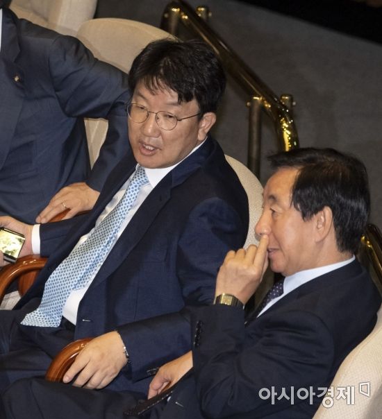 [포토] 이야기 나누는 김성태-권성동