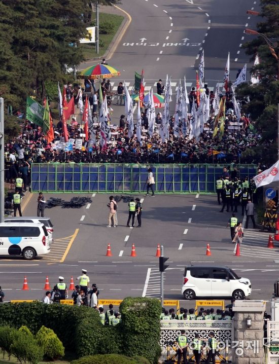 [포토] 국회 앞까지 행진한 민주노총
