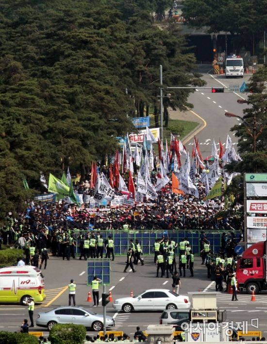 [포토] 민주노총, 최저임금개정안 반대 총파업 투쟁