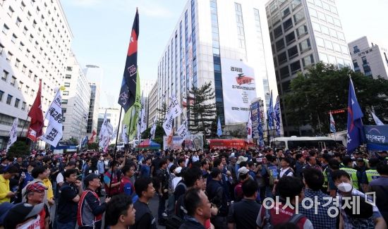 [포토] 자유한국당 앞 시위하는 민주노총