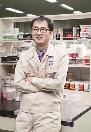 [포커스人]내가 쓰는 선크림·선스틱, 누가 만들었을까?