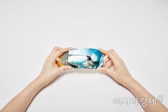 "'중국쇼크 LCD' 이어 모바일 OLED도…가격 하락세 전망"