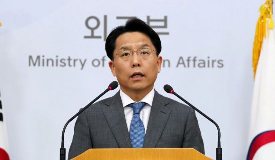 외교부 "북한산 석탄 운반선…합리적 물증 찾으려 조사중"