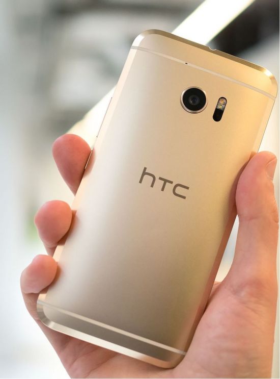김여정이 쓰는 스마트폰은 대만제 'HTC10'