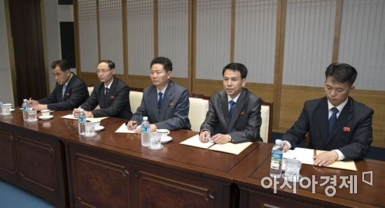 [포토] 남북 고위급회담 배석한 북측 대표단