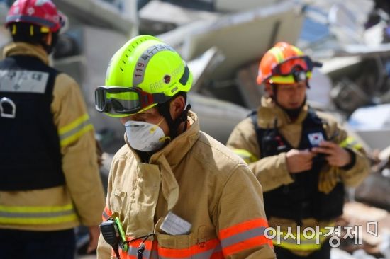 서울 용산역 앞 4층 건물 완전 붕괴…인근 3개 건물에도 대피령
