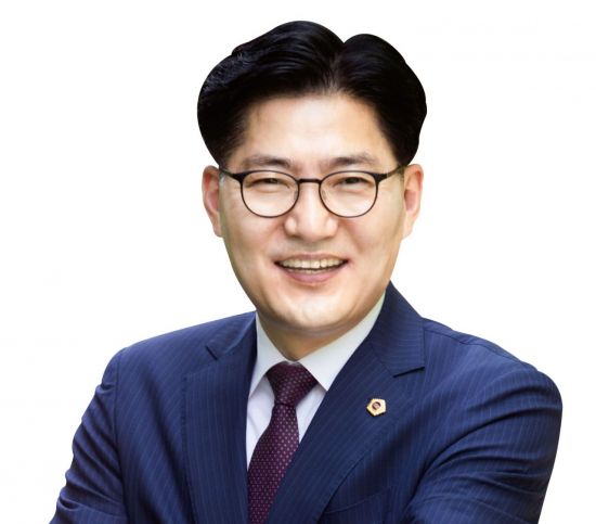 이정훈 강동구청장, 노인 인권 보호 앞장선 이유? 