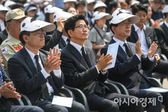 [포토]박수치는 박원순-김문수-김종민 후보
