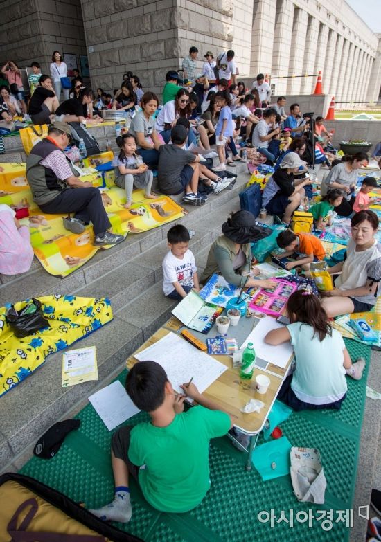 [포토] 현충일 그림대회 참가한 어린이들
