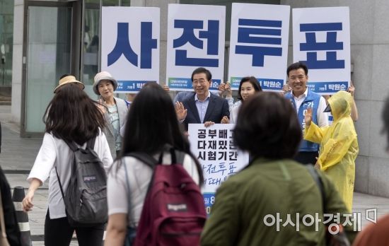 [포토] 사전투표 독려하는 박원순 후보