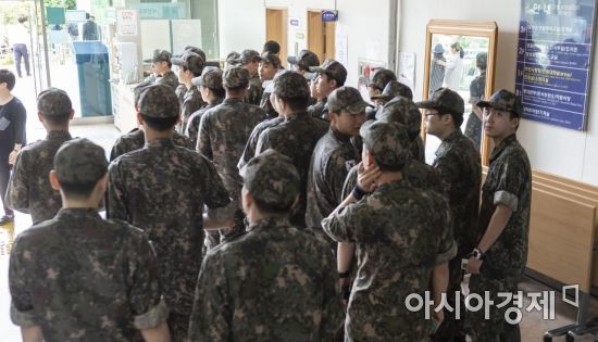 '군사법원장·경찰서장 뇌물' 군납 식품업체 대표 징역 3년 확정