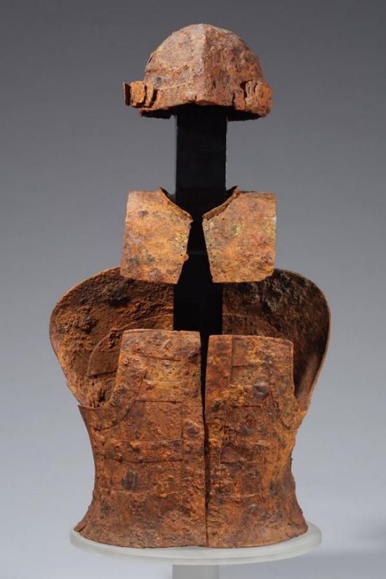 1978년 경상북도 고령군 일대 대가야의 왕릉급 무덤인 지산동 고분군 32호 무덤에서 출토된 가야의 철갑옷 유물 모습.(사진=국립중앙박물관)