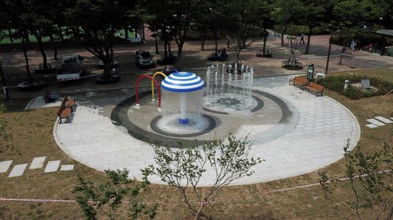 서초구 양재근린공원에 ‘3종입체 분수대’ 오픈