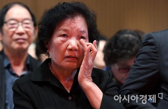 [포토] 눈물 훔치는 이한열 열사 모친