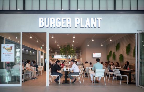 "정용진도 반했다"…신세계푸드, '버거플랜트'로 햄버거 사업 본격 키운다
