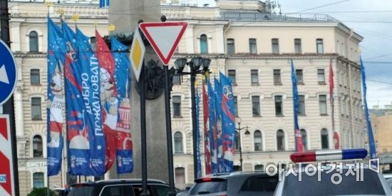 [상트에서] '무뚝뚝'한 러시아 사람들도 웃게 하는 월드컵
