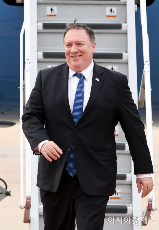 [포토]마이크 폼페이오 미 국무장관 입국