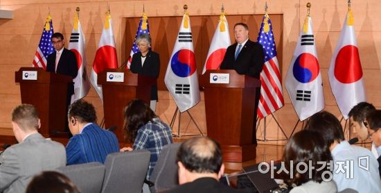 [포토]한미일 외교장관 공동기자회견