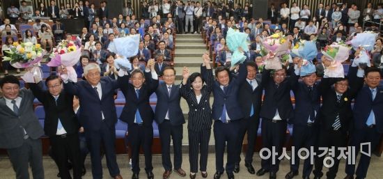 [포토] 국회 찾은 민주당 재보궐 당선인들