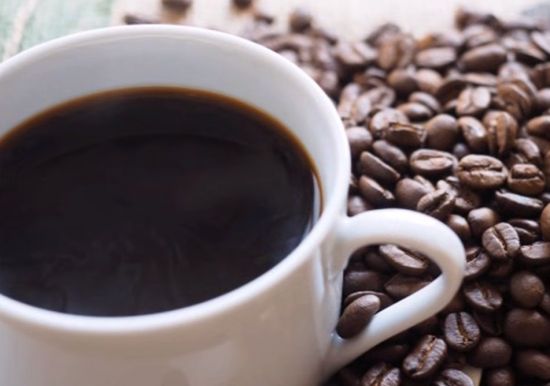 커피나 녹차를 마셨을 경우 물은 2배로 마셔줘야 합니다.[사진=유튜브 화면캡처]