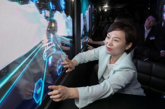 서울 도심 달린 자율주행차…정부, 대국민 체험행사 열어