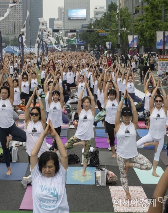 [포토] '세종대로에서 요가해요'