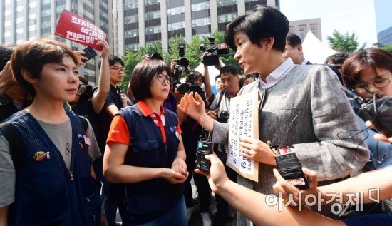 [포토]레이테크코리아 여성노동자 만난 김영주 장관