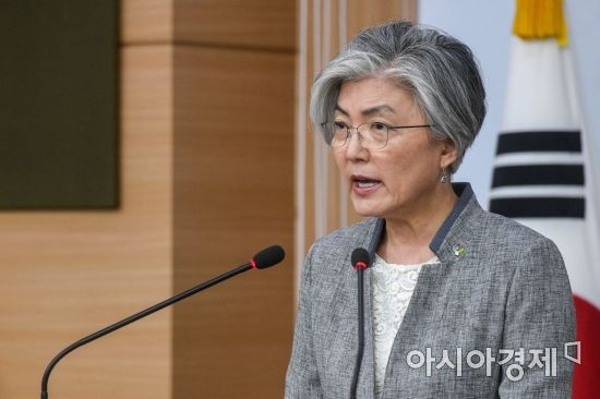 강경화 "문재인-김정은 약식 정상회담 얼마든지 가능"