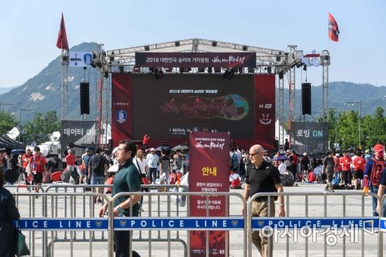 [포토] 광화문 광장에 월드컵 응원 무대 마련
