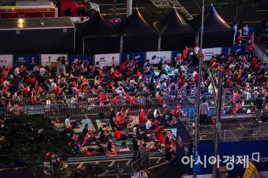 [포토] 경기시작 기다리는 붉은악마들