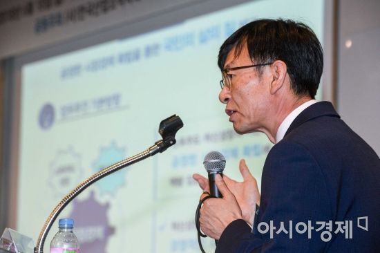 [포토] 공정위 1년 성과 밝히는 김상조 위원장