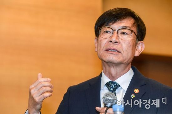 김상조 "최저임금 상승 자영업자·소상공인 부담…완화방안 마련"(종합)