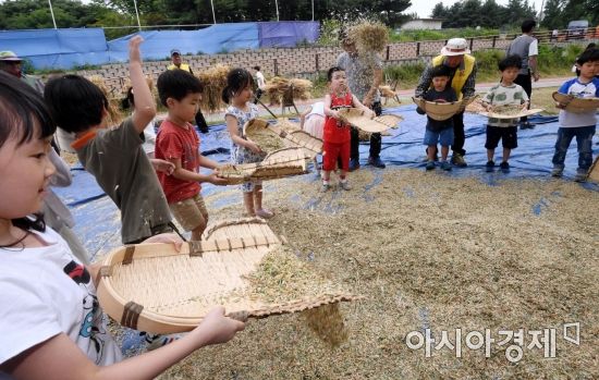 [포토] 키질하는 아이들