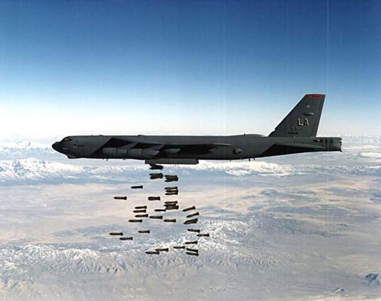 환갑 넘은 'B-52' 남중국해 진입에 긴장한 中, 이유는? 