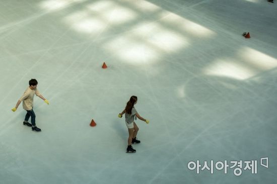 [포토] 스케이트 타며 더위 잊은 시민들
