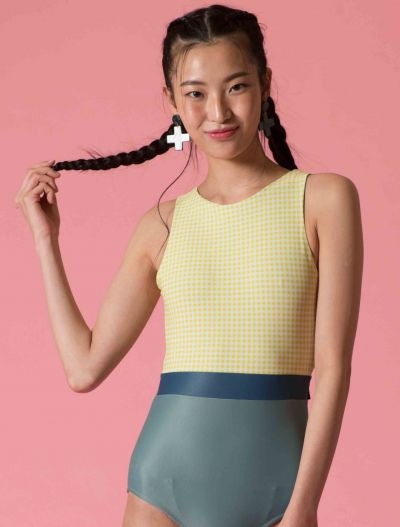 그물·비닐봉지 가방을 산다고?…'못난이 패션'이 뜬다