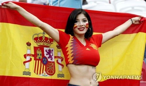 [포토] 스페인 미녀 '열정적인 응원'