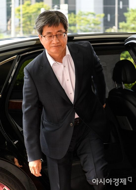 [포토] 출근긴 오른 김명수 대법원장