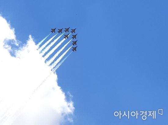 광주광역시 광산구, 서구 상공으로 펼쳐진 '블랙이글스'의 비행연습.