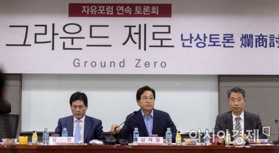 김진 "친박이 한국당을 망쳤고 비박이 작살내…둘다 물러나야" 