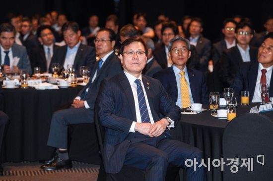 [포토] 금융경영인 조찬강연회 참석한 최종구 위원장