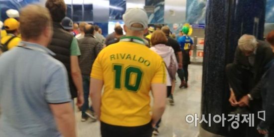 [간밤 러시아] 한시간 넘게 '축구 토론'을 한 브라질 경기후 기자회견