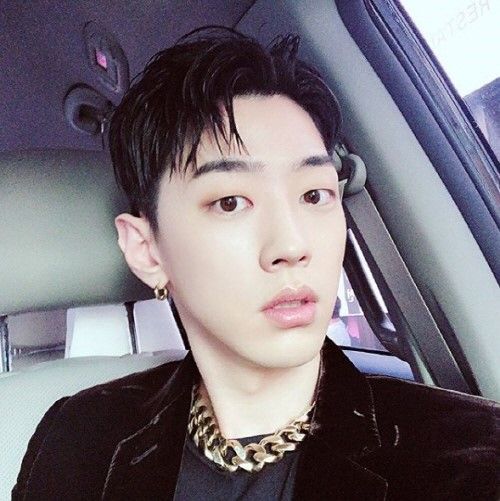 “쌈디 형, 착장 킵하고 있을게요”…그레이, 풀세팅 모습 ‘눈길’