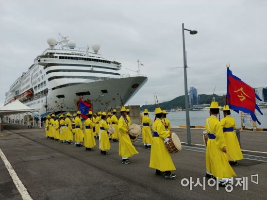 타이완 크루즈선 ‘슈퍼스타 버고’호 3500여명 태우고 여수 첫입항