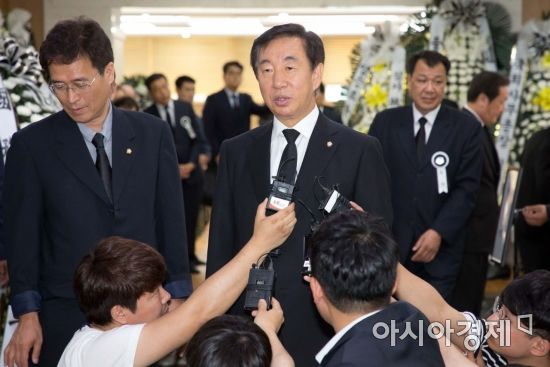 [포토] 김종필 전 총리 빈소 찾은 김성태 권한대행
