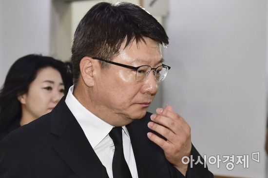 [포토] 고 김종필 전 총리 빈소, 박지만 EG회장