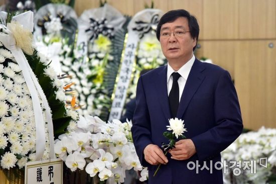 [포토] 김종필 전 총리 빈소 찾은 김홍업 전 의원