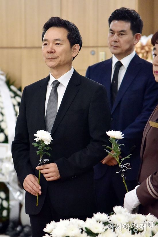 [포토] 김종필 전 총리 빈소 찾은 장성민 전 의원