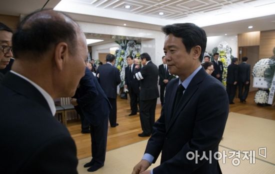 [포토] 유족 위로하는 남경필 경기도지사